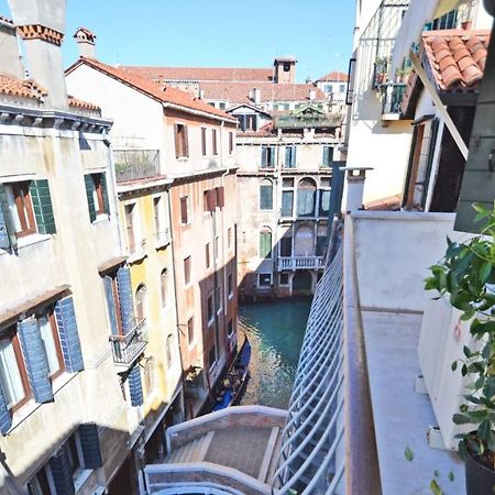 Ai Bareteri Luxury Canal View Венеція Екстер'єр фото