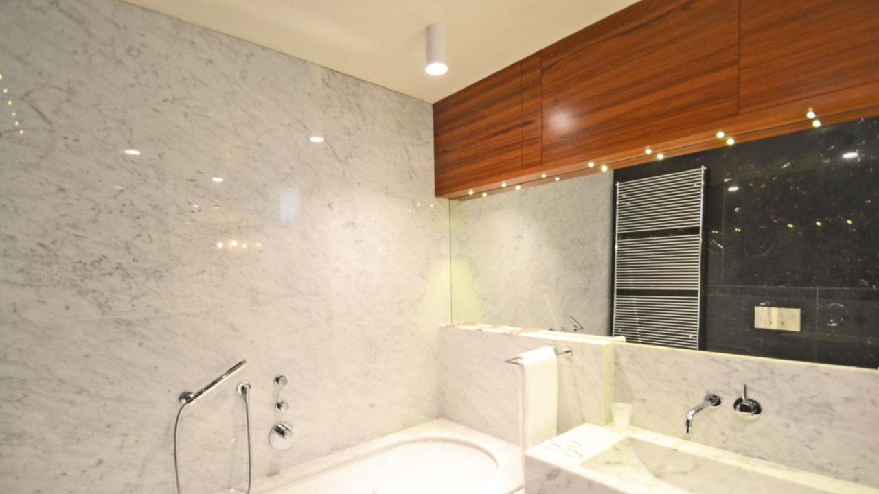 Ai Bareteri Luxury Canal View Венеція Екстер'єр фото